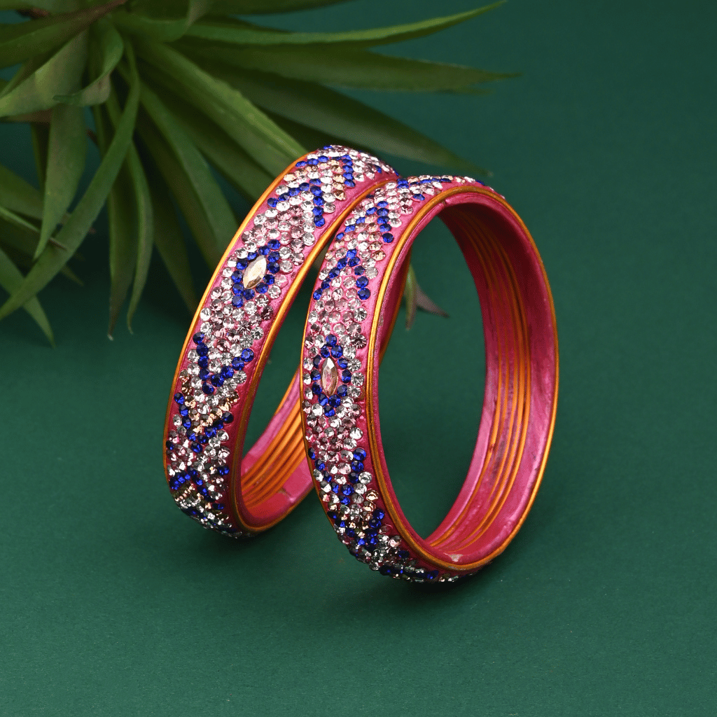 Pair of broad bangles in blue and white tones - Women