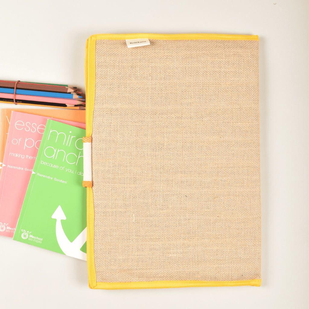 Simple natural jute file folder with a velcro tab and yellow piping - back