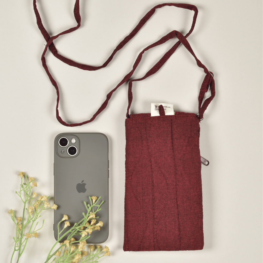 Cell phone pouch in maroon cotton