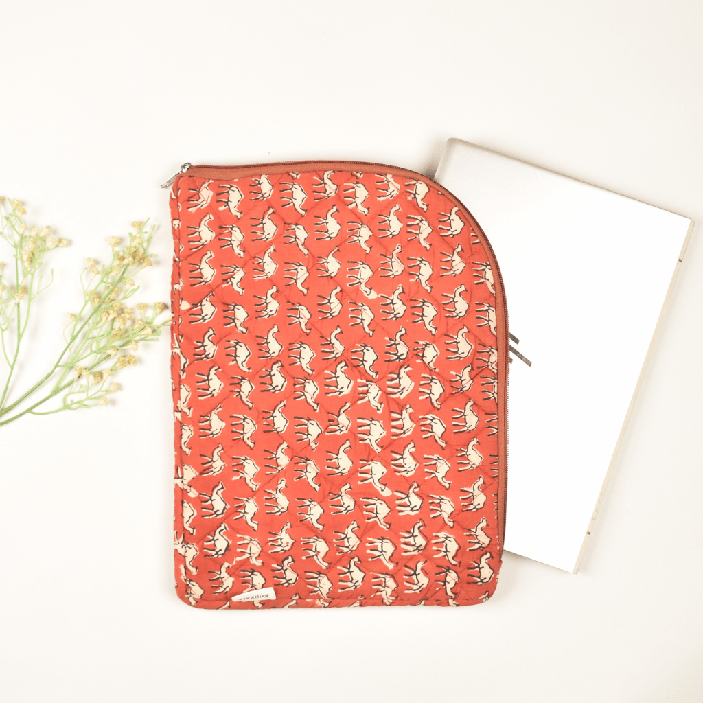 Red Kalamkari Laptop Sleeve - zip