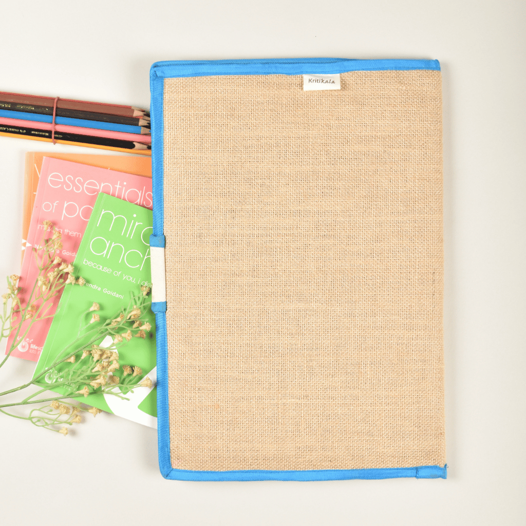 Simple natural jute file folder with a velcro tab and blue piping - back
