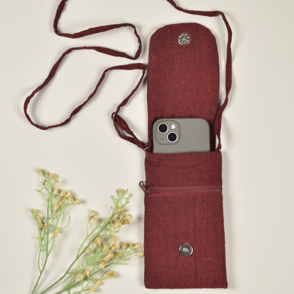 Cell phone pouch in maroon cotton