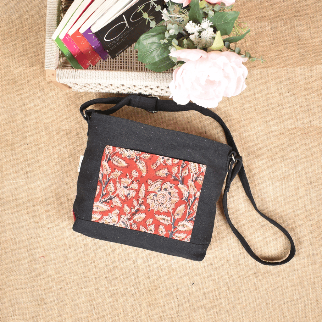 Canvas Purse With Red Kalamkari Fabric - pockets