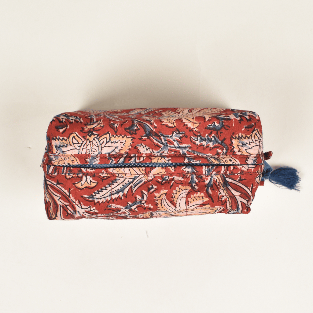 Red kalamkari quilted travel pouch - closure