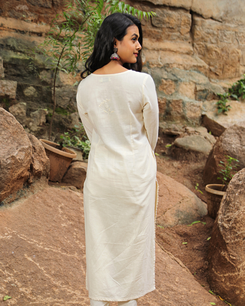 Off-white Embroidered Kurta In Muslin back view