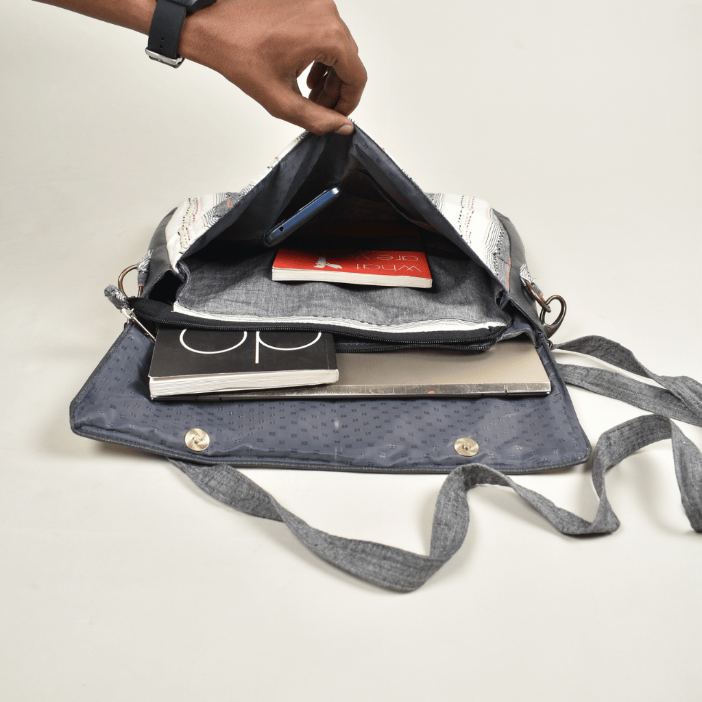 "Samarth" laptop bag in white cotton and faux leather - pockets