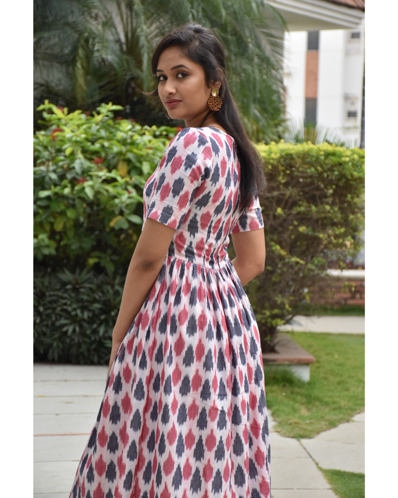 Multicolor midi kurta in ikat cotton sleeve view