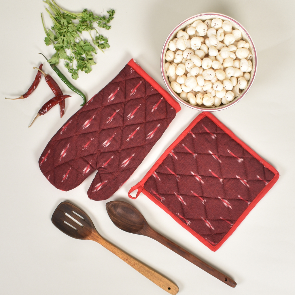 Apron, Oven Glove And Potholder Set In Maroon cotton Ikat
