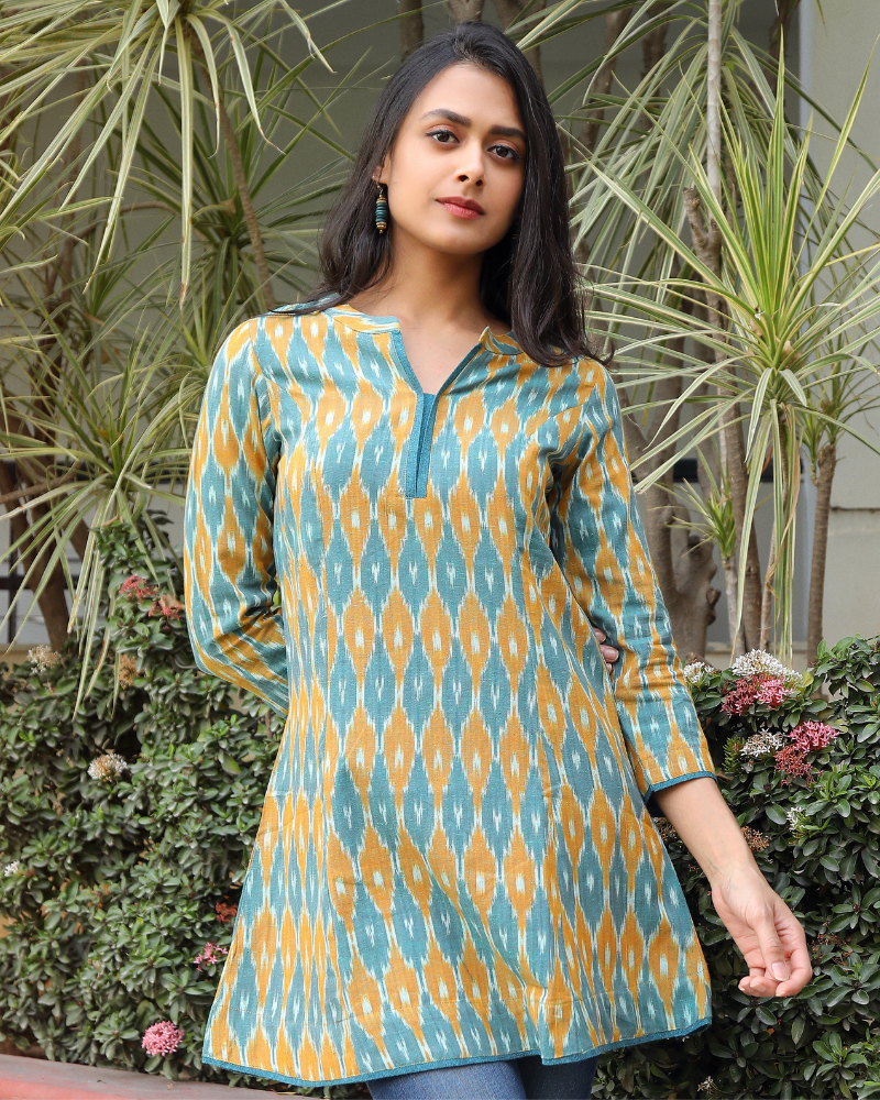 BLUE IKAT SHORT TUNIC - neck