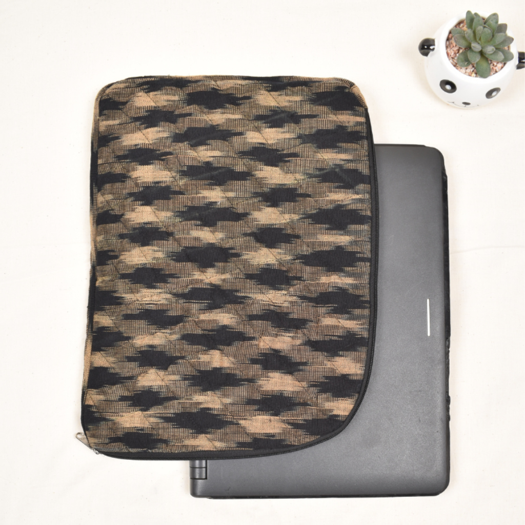 Black ikat laptop sleeve '13inch' - front