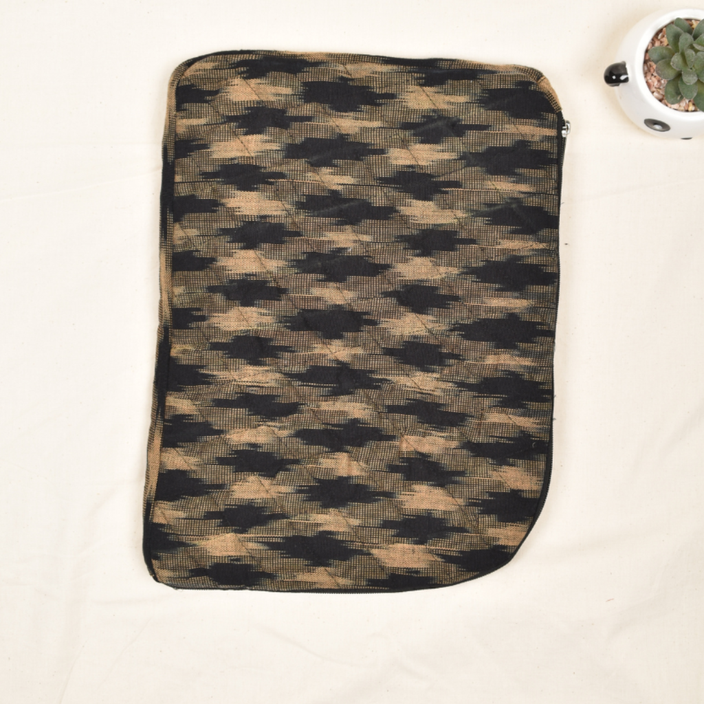 Black ikat laptop sleeve '13inch' - back
