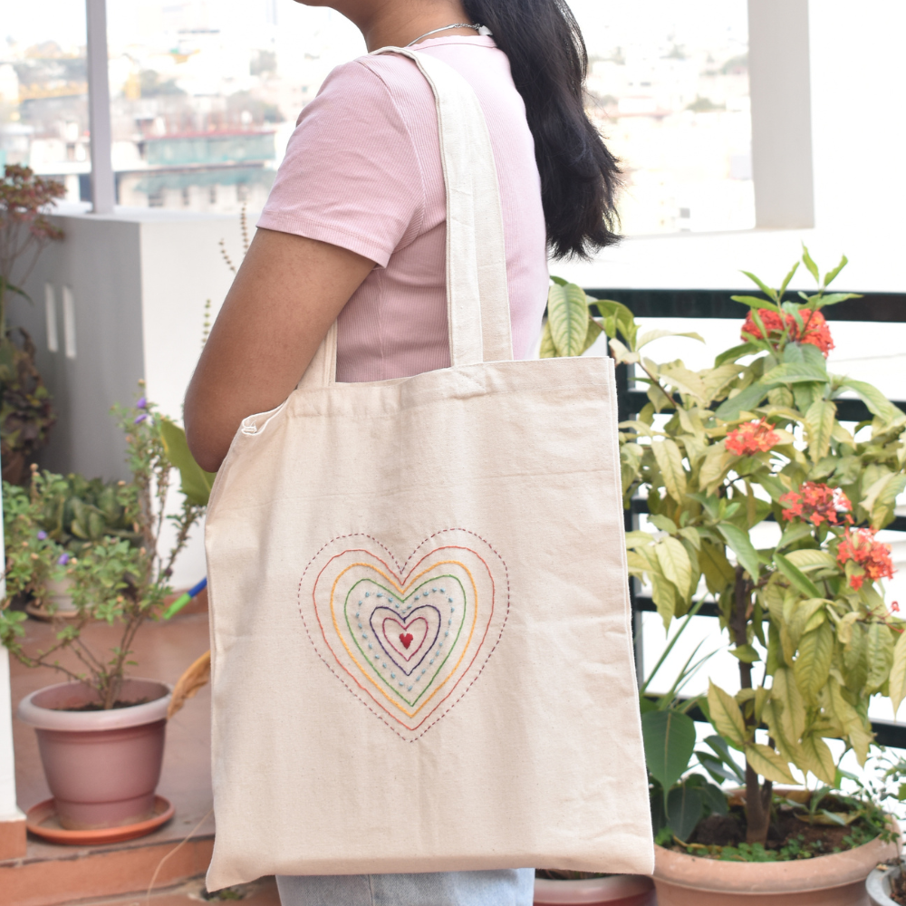 White canvas tote bag - heart embroidery