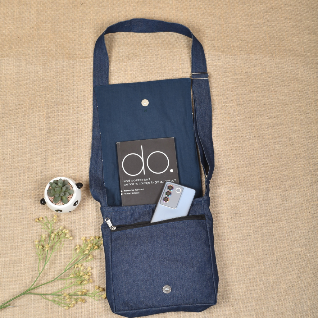 Blue Mangalgiri sling bag - inside