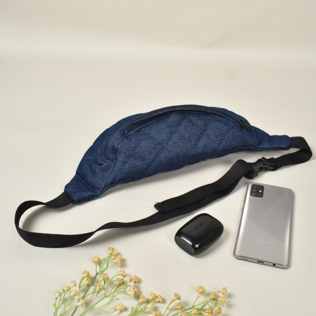 Blue denim fanny bag - zip