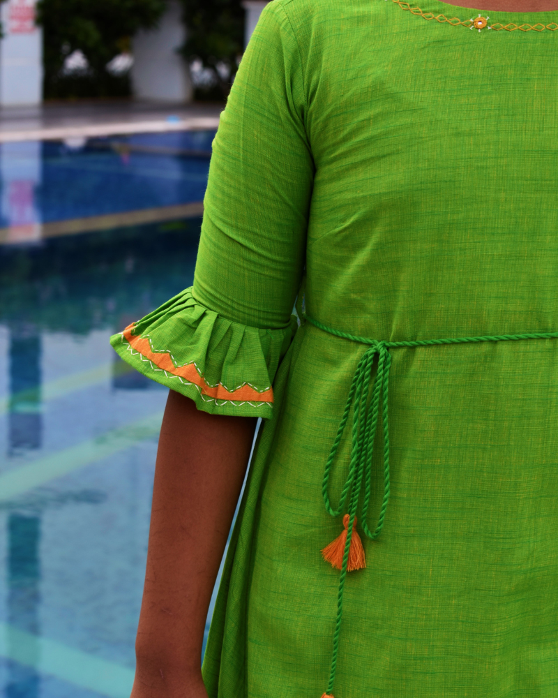 Girls Embroidered Green Kurta With Flared Sleeves