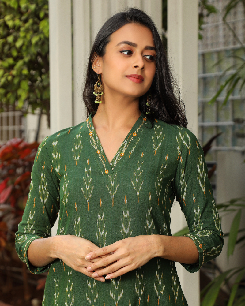 Green ikat overlapped V Collar kurta neck view