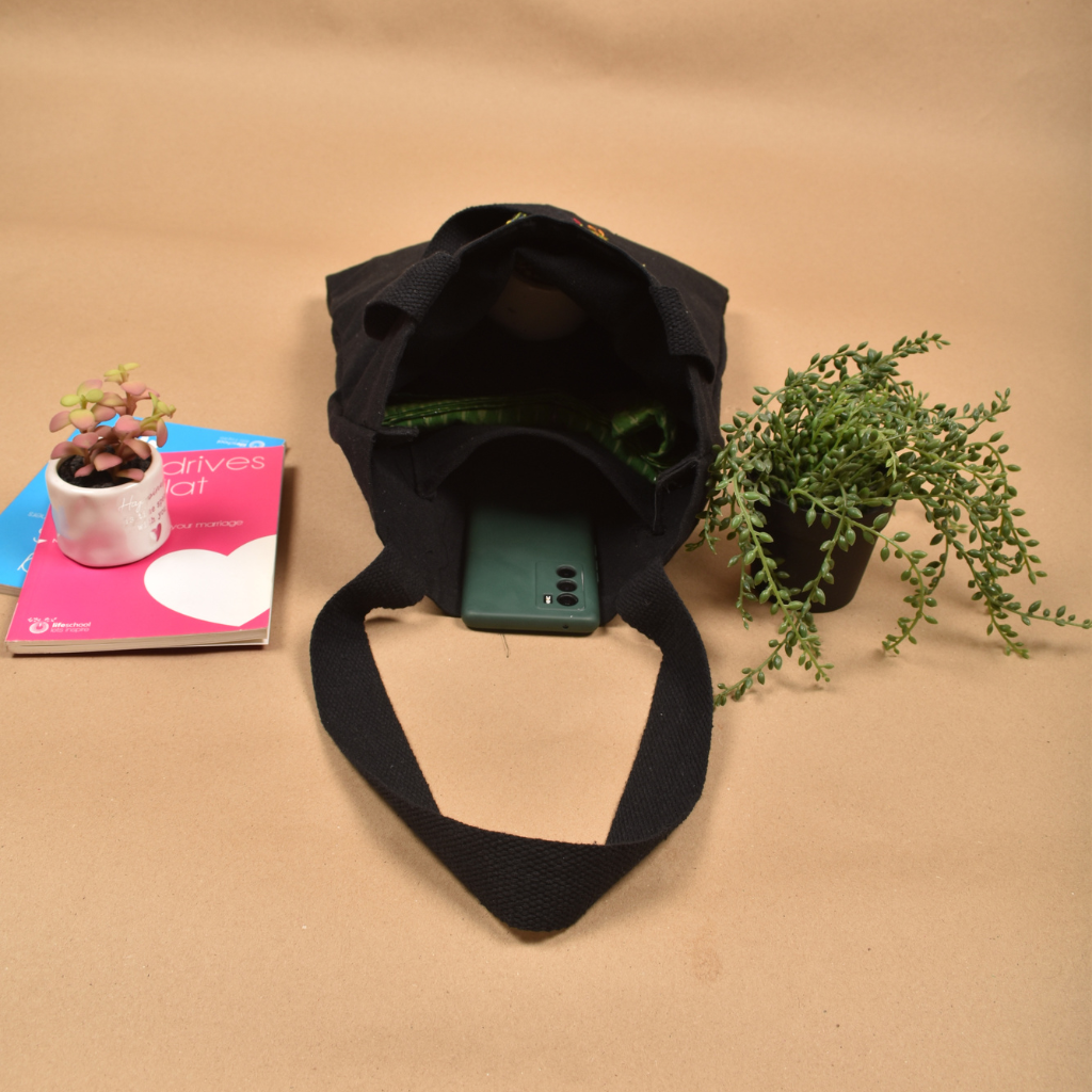 Black canvas tote bag with heart embroidery - inside