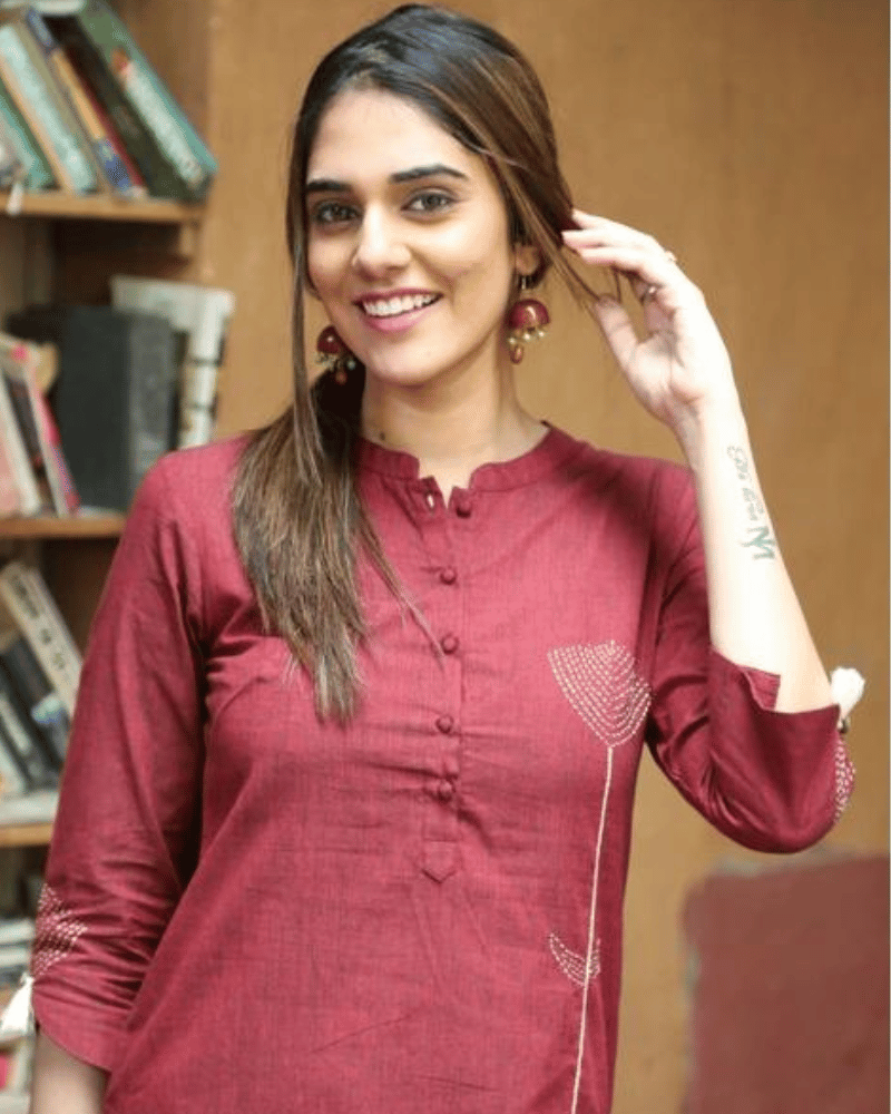 Maroon Mandarin Collar Kurta neck view