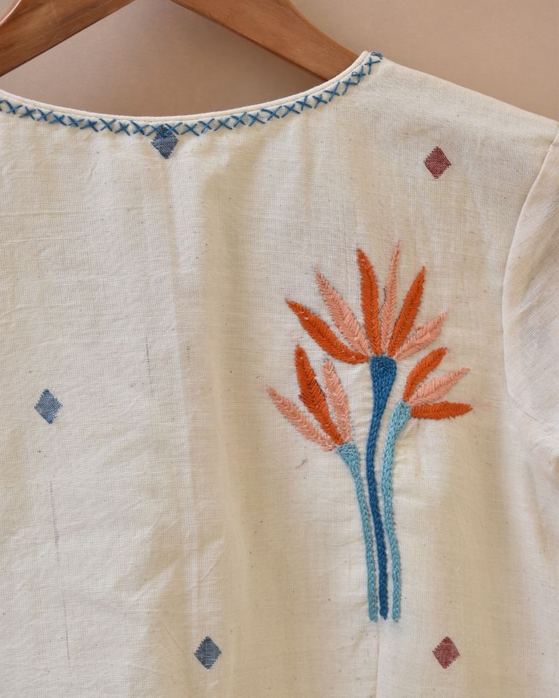 Dandelion motif offwhite jamdani khadi blouse - embroidery