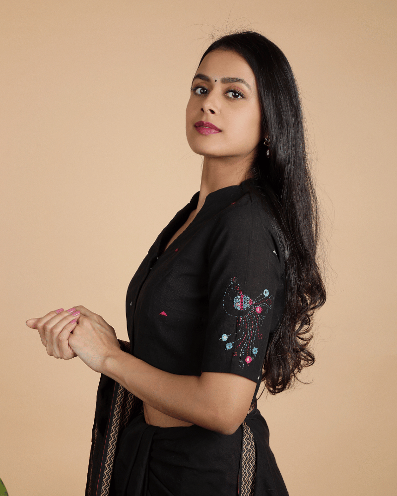 Black Mandarin collar embroidered blouse in khadi cotton - sleeve