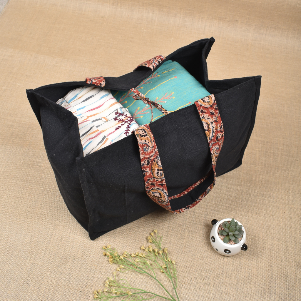 Black canvas shopping bag - closure