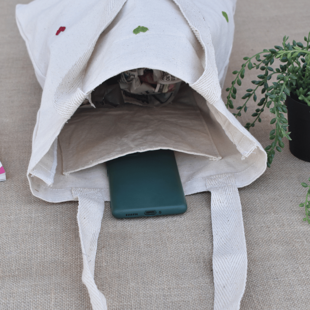 White canvas tote bag - heart embroidery - inside