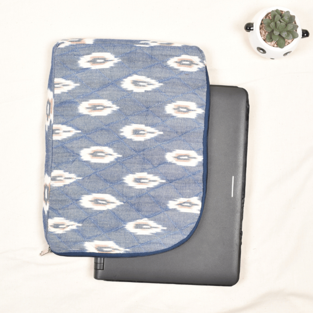 Blue easy slip quilted 13" laptop sleeve - closure