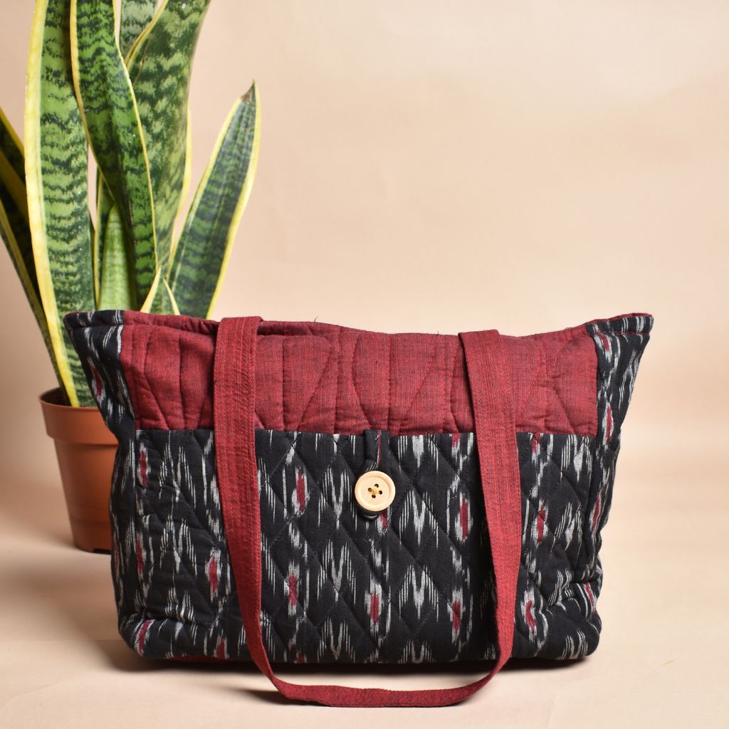 Quilted handbag in balck and red ikat with multiple pockets