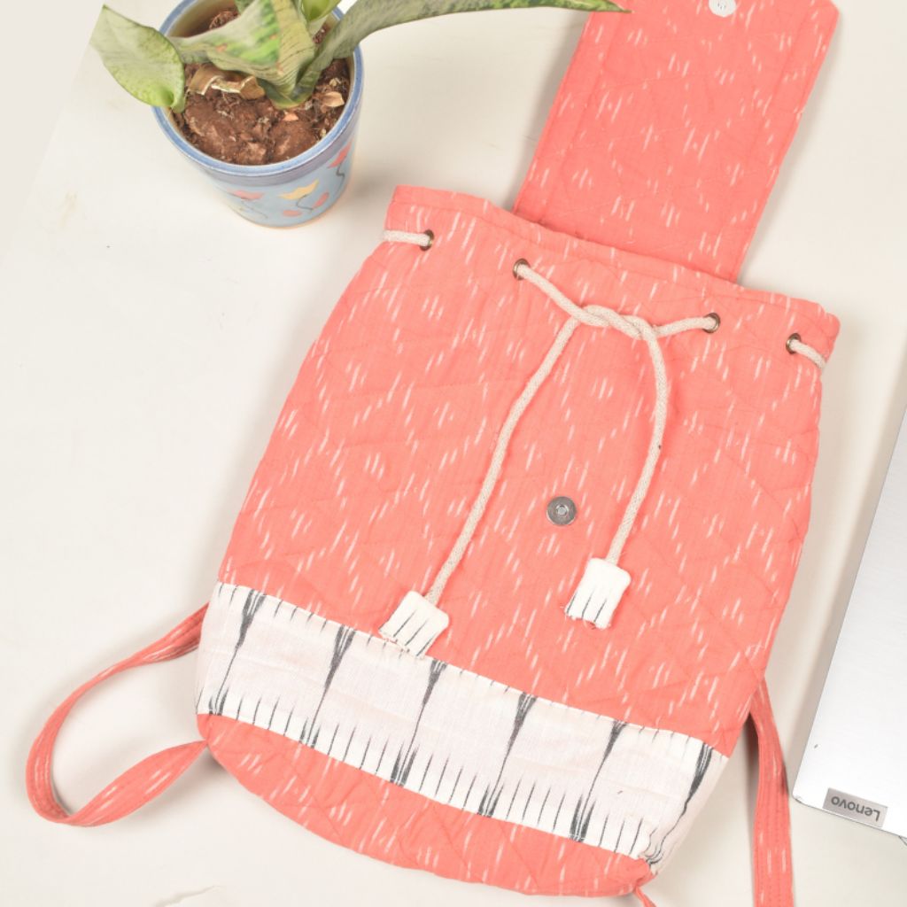 Quilted backpack bag in pink ikat cotton - closure