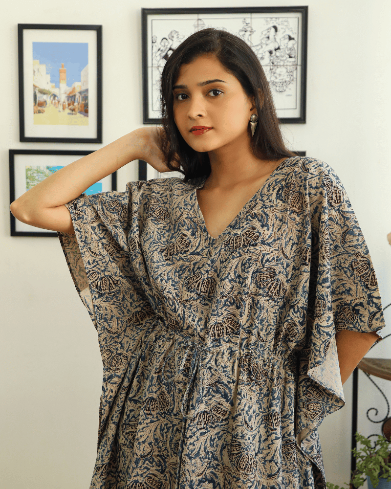 Short kaftan in blue kalamkari cotton - side