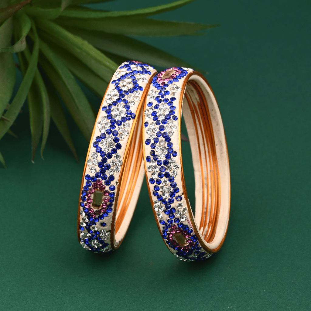 Pair of broad bangles in white and blue tones - Lac