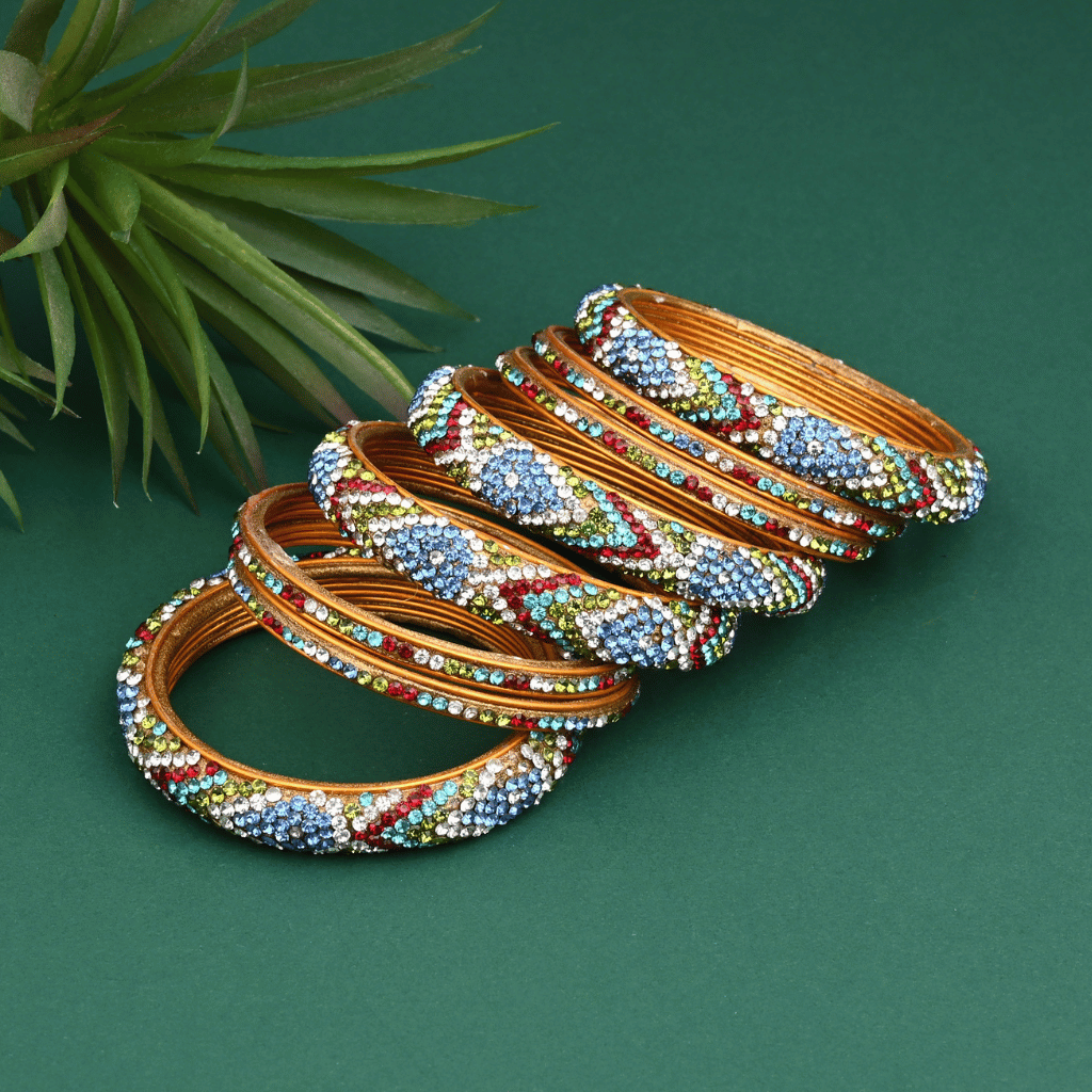 Set of  eight bangles in blue & white tones - Lac