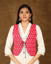 Short Reversible Jacket in pink - front
