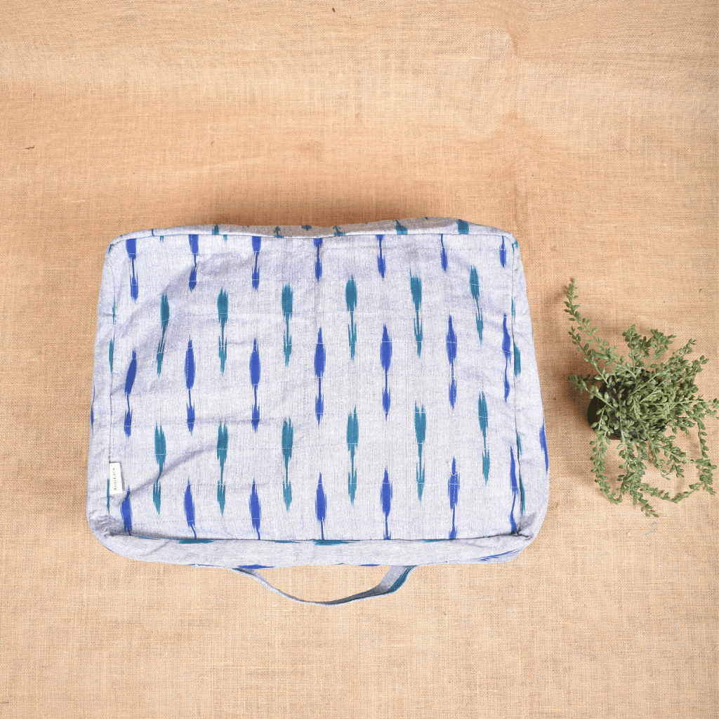 Blue ikat sarees storage bag with sleeves - handle