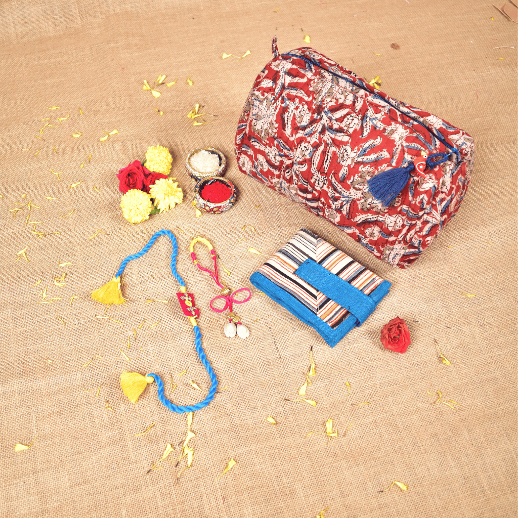 Bhai Bhabhi Raksha Bandhan Gift Combo – Rakhi Set with Kalamkari Quilted Pouch & Unisex Wallet