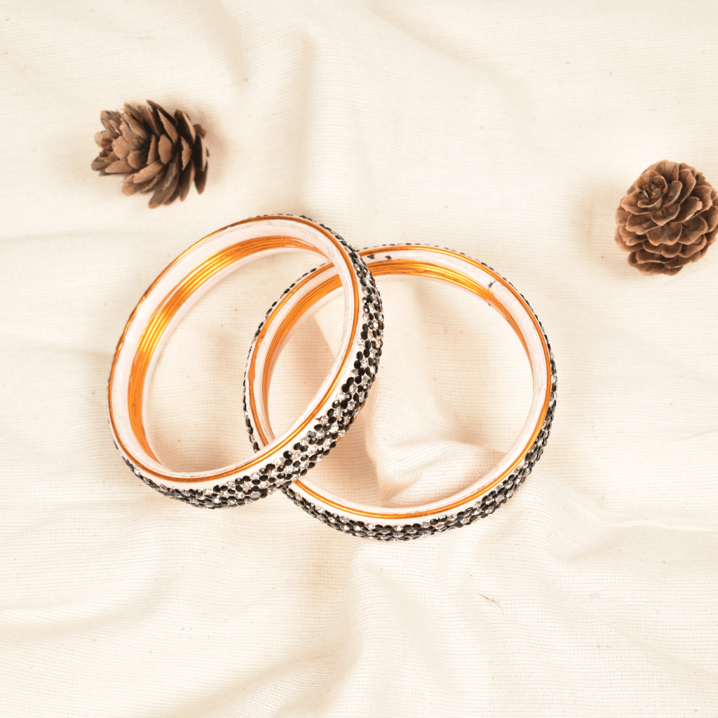 Black & white 5 line stoned lac bangles 
