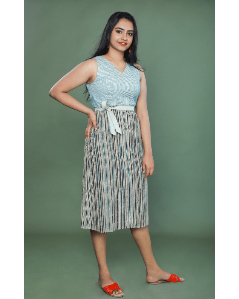 SLEEVELESS SHORT DRESS IN STRIPED KALAMKARI FABRIC