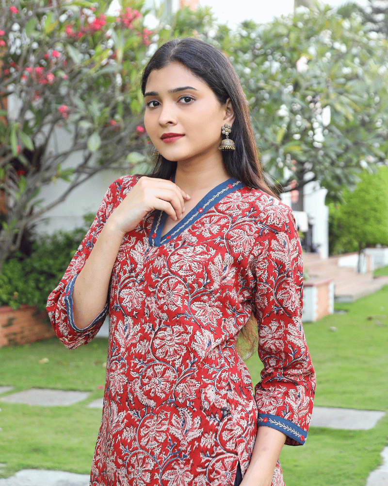 Red kalamkari overlapped V Collar kurta - sleeves