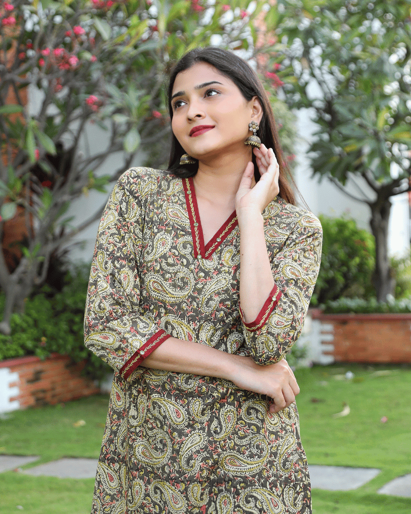 Green Kalamkari Overlapped V Collar kurta - sleeves
