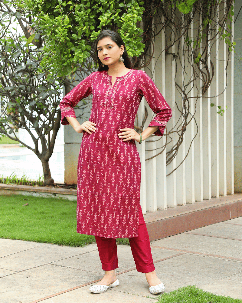 Maroon Straight Fit Mercerized Ikat Printed Kurta - sleeves
