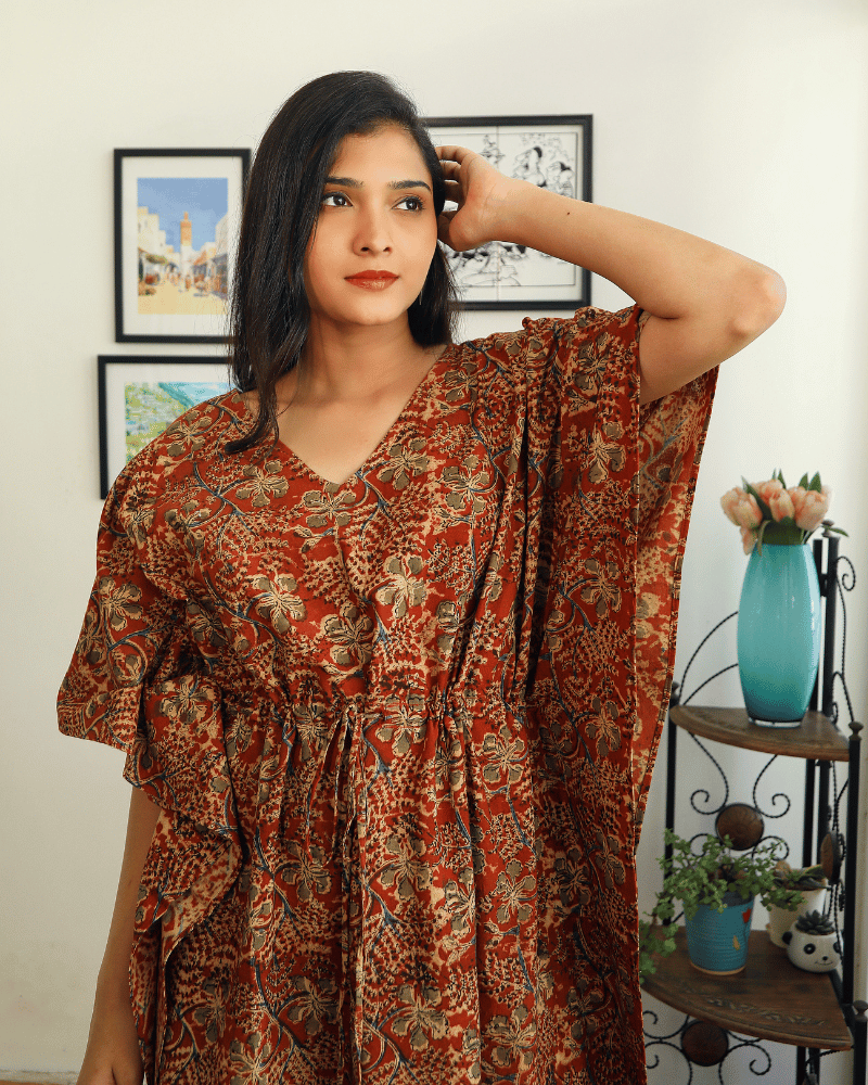 Short kaftan in rust kalamkari cotton - side