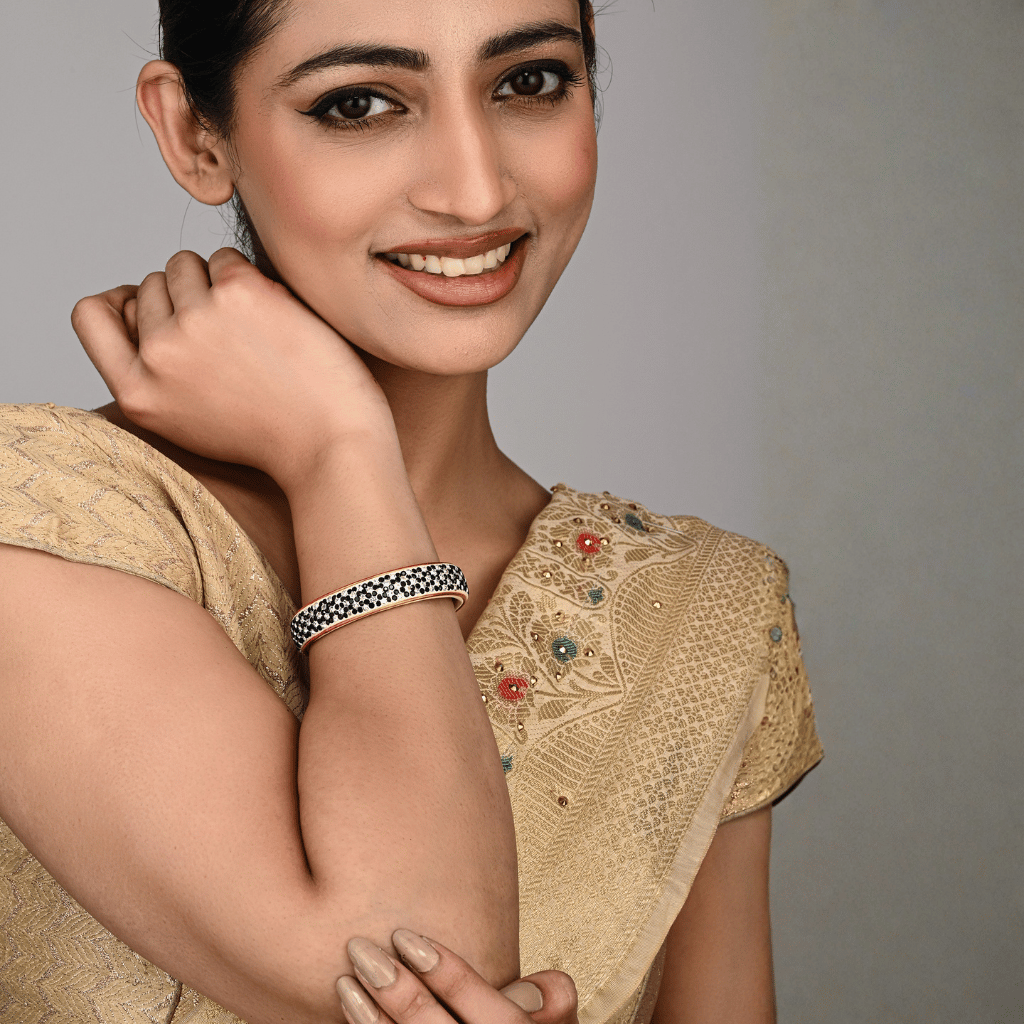 Pair of broad Lac Bangles in Black and White tones