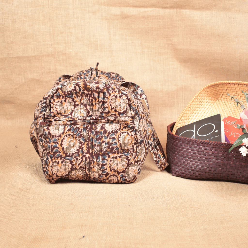 Maroon Kalamkari Duffel Bag - pockes