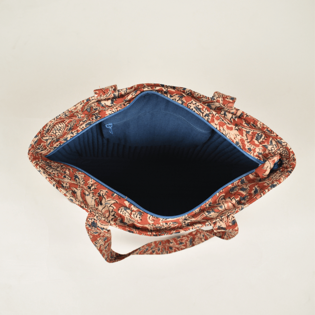 Red kalamkari quilted handbag - inside