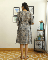 Short kaftan in blue kalamkari cotton - back