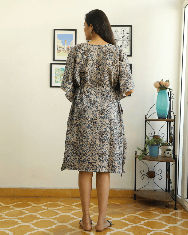 Short kaftan in blue kalamkari cotton - back