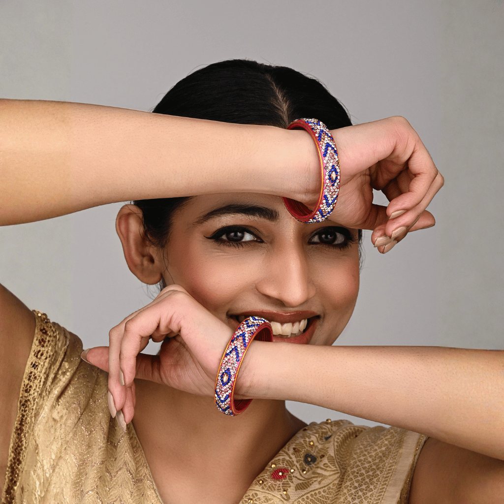 Pair of broad bangles in blue and white tones - stones