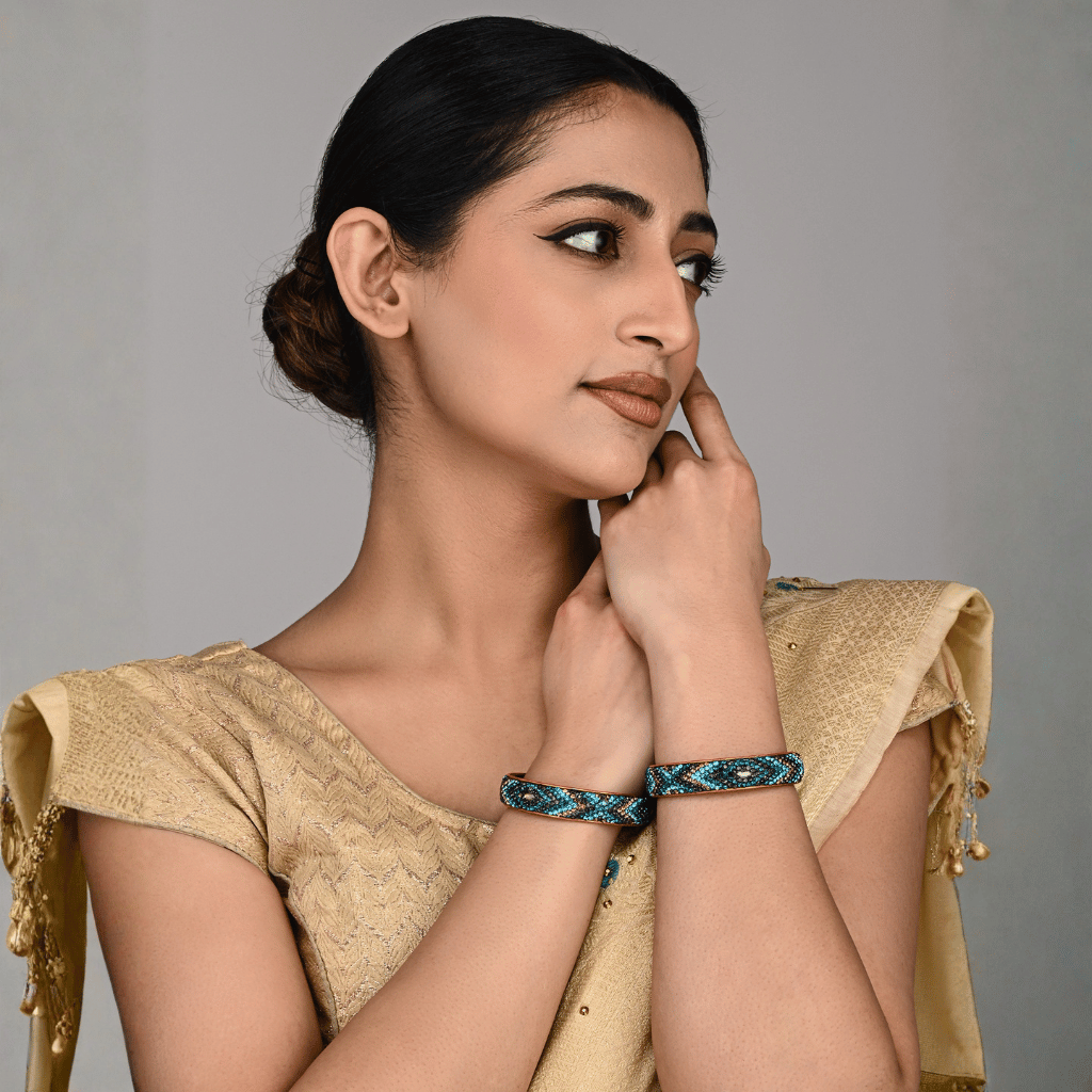 Pair of broad Lac Bangles in Blue and Black tones 