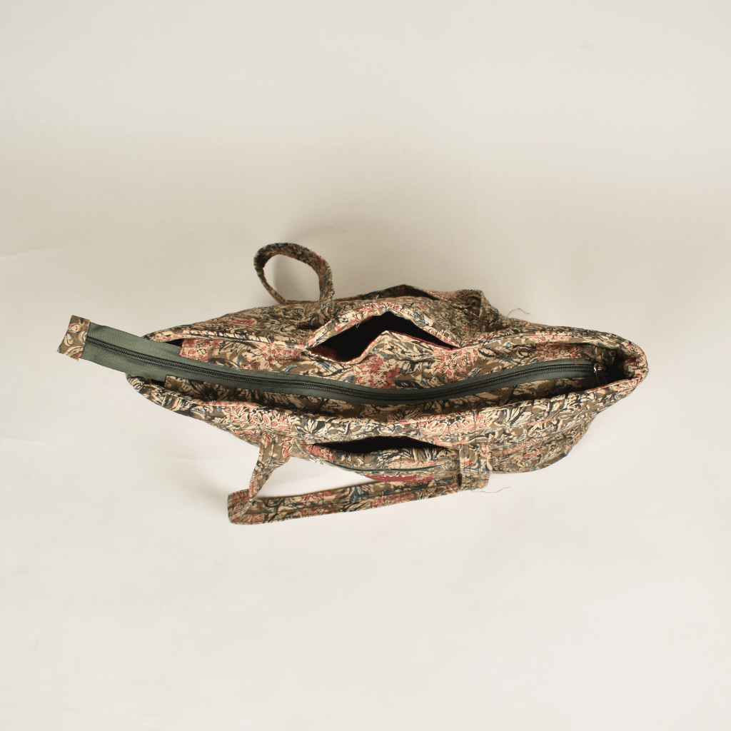 Quilted Green Kalamkari Large Tote Bag - closure