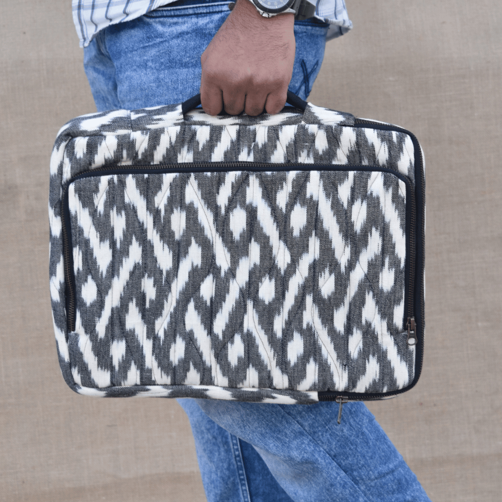 Black ikat quilted laptop bag - handle